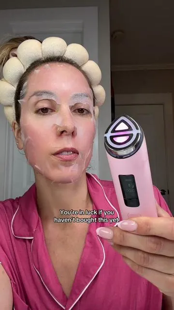 Medicube is really trying to keep us out of the medspa in 2026 🤯 #medicube #boosterprox2 #skincaredevice #dealsforyoudays #skincare  results may vary non-medical advice, price and promotion subject to change, Ad 