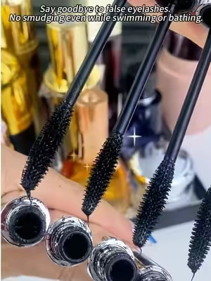Get super thick lashes in just five seconds - no more wasting time on false lashes 👀#false #eye #women #man #eyes 