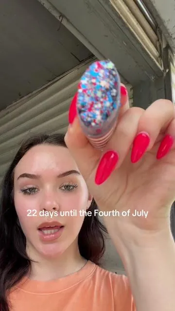 Fourth of July is 22 days away 😳 And this is SO cute.  #4thofjuly #fourthofjulyoutfits #glitterfreckles #America #bodyglitter 
