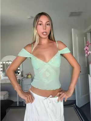 ITS FINALLY RESTOCKED GIRLS @Edikted #summervibes #DealsForYoudays #summertop 