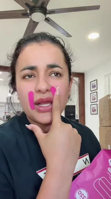 Solo criticando hushhhh 🫠😂 #jennyclaros #parati #hondureñosenusa🇭🇳🇺🇸 