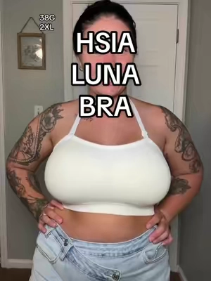 Wireless, supportive and versatile 🙌 #hsia #plussizebra #straplessbra #haltertop #dealsforyoudays 