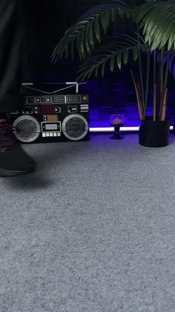 Still wearing regular shoes to a 10-hour shift? Why? #SlipResistant #oilproofshoes #waterproof #chefshoes #chef   
