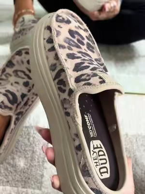 @HeyDude new Taupe Leopard in the Austin Lift Slides #heydude #heydudeshoes #leopardprint #heydudesuperbrandday #dealsforyoudays 