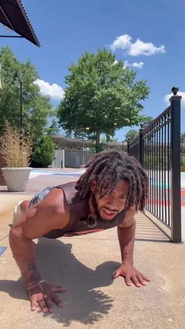 The best way to get the most out of your pushups 🦾🔥 #fyp #viral #pushups #fitness #SummerVibes 