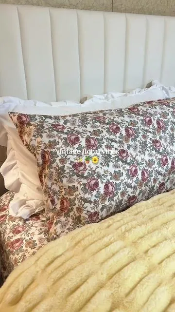 I am obsessed with these sheets. They keep me cool and I think they’re so cute 🌼 @Linens & Hutch 