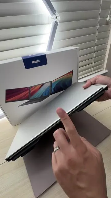 Cevaton Dual Screen Extender!  https://www.tiktok.com/t/ZP9jS5C9pACpv-PnnIf/ (Affiliate Link) @Cevaton 