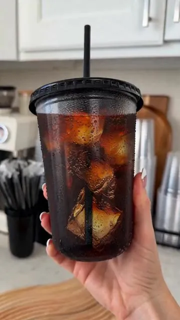 20/50 Sets 16 Oz Clear Plastic Tumblers with Lids and Straws, Disposable Cold Drink Cups for Ice Coffee, Milk Tea, Smoothies, Party Supplies #drinkware #insulatedtumbler #tupperware #drinkwaremusthaves #toddlercups #insulatedtoddlercup #tumblerforkids #customcupsandtumblers #cupcakecontainers #aestheticdrinkware