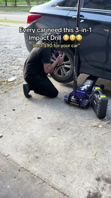As a mechanic, I believe Everyone needs to have this in their vehicle 🚗 ##impactdrill##impact##impactwrench##mechanic##bluecollar