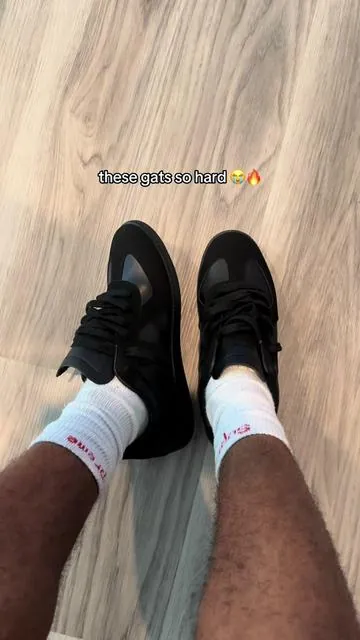 jet black so clean #fyp #fashion #shoes #gats #evellyhootd 