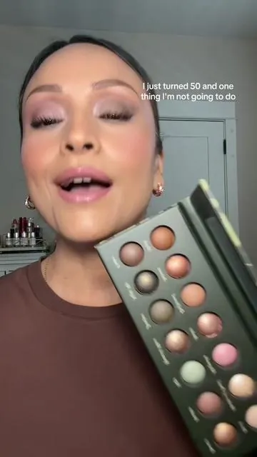 Everything you need in a palette! 🤎 @Laura Geller Beauty  #over40makeup #makeupglowing #maturemakeup 