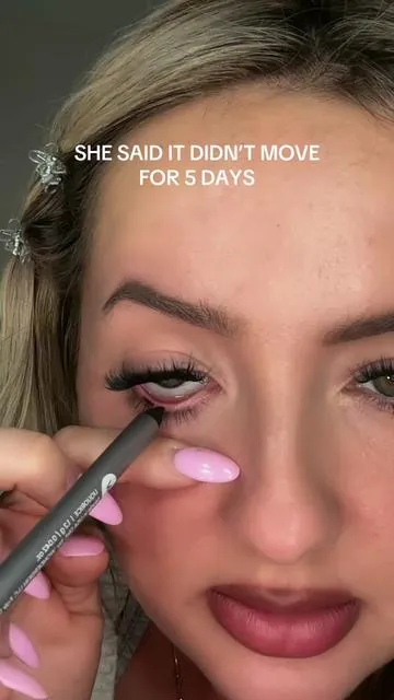 like I said, I did not think it was gonna work but oh my goodness and they have so many pretty colors #eyeliner #eyelinertutorial #wonderskin #longwearmakeup #makeuphacks 