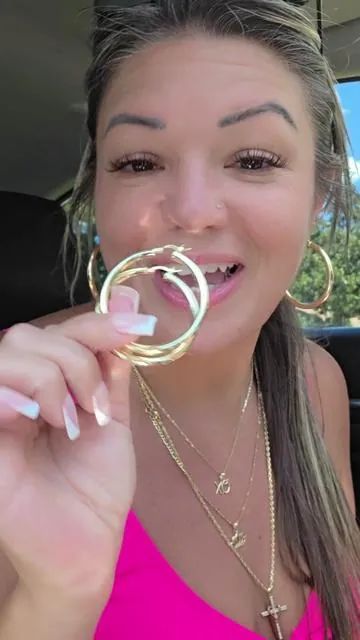 These are the 50mm #goldhoops #jewerlylover #goldlover #dealsforyoudays 