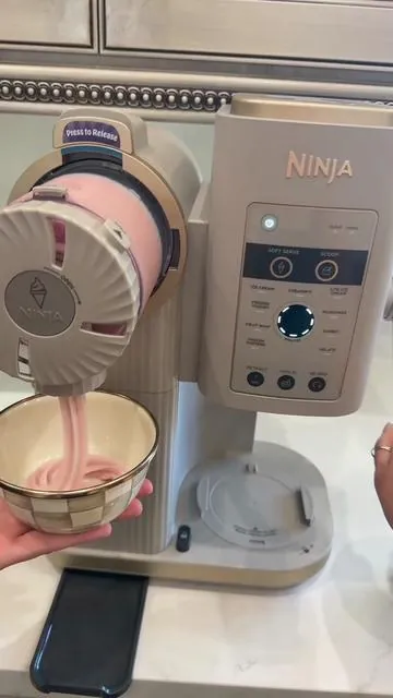 Oh be prepared to be siiiiick of me with these #ninjaswirl #ninjacreami #homeproducts #kitchenappliance #KitchenHacks 