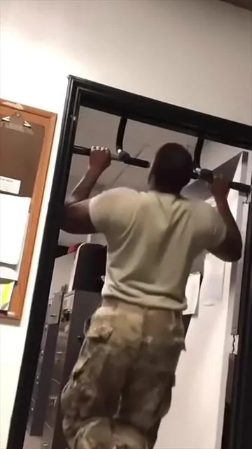DoorWay Pull Up Bar That Holds Up To 330lbs  #pullup #pullups #pullupbar #homeworkout #calisthenics 