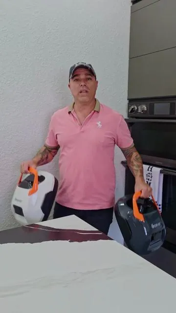Robot para limpiar el fondo de las picina #picina #aspiradora #robot #agua #limpiar 