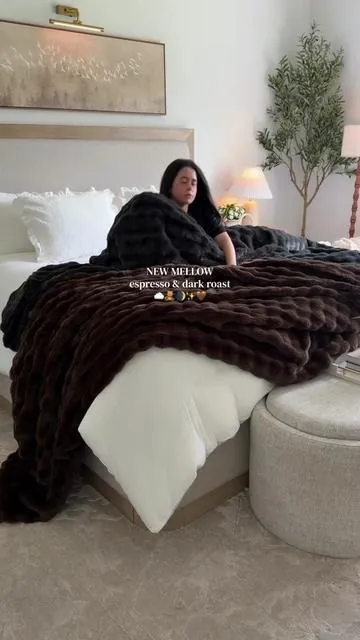 the mellow drops get better & better ☁️🤎🌒 the new XL espresso and dark roast are HEREE ✨ #mellowsleep #mellow #blanket #cozybedroom @Mellow Sleep 