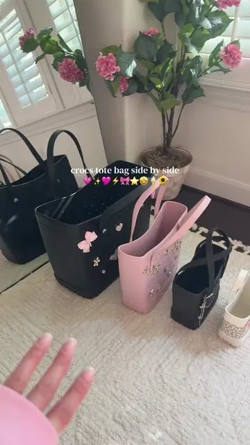 crocs tote bags 🎀🙌🏼💗✨ #crocs #tiktokshopcreatorpicks 