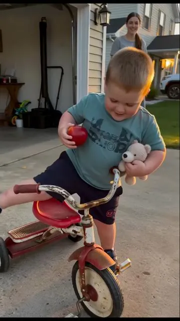 My kid absolutely loves this car - it's easy to operate and super fun!#letmebe #kidsbike #summerwins #kidstoy #fyp 
