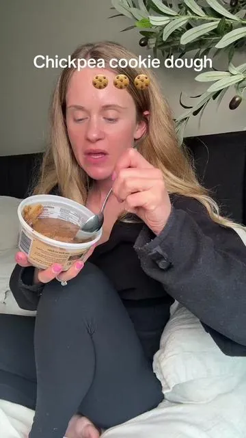 The first time we tried @Hungryroot, they sent this as the free gift and I literally posted on my socials saying “this is good enough to get us to keep doing Hungryroot!!” It’s SOOOOO good, plus protein and fiber. #ad #hungryroot #healthysnacks #dealsforyoudays 