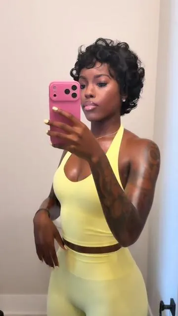 This pixie really doing ittt #fyp #sharichavonne #tiktokmademebuyit #pixiecutblackwomen #twopieceset 