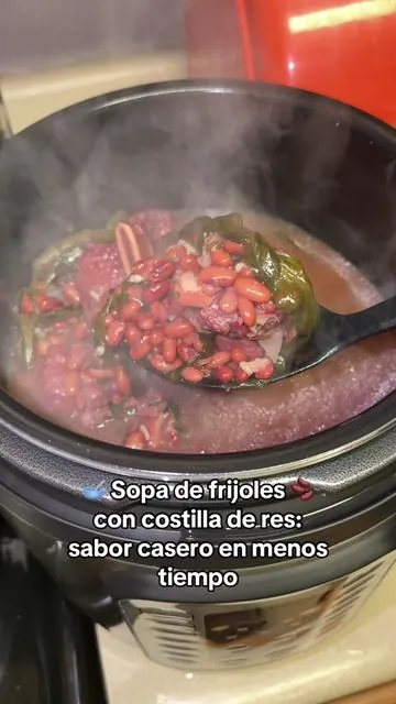 Nada como una deliciosa sopa de frijoles con costilla de res bien cocida y llena de sabor. 😋 Esta olla de presión ayuda a que los frijoles queden suaves y la carne tierna en mucho menos tiempo. Perfecta para preparar comidas caseras para toda la familia. #sopadefrijoles #costilladeres #olladepresion #dealsforyoudays #tiktokshopcreatorpicks 