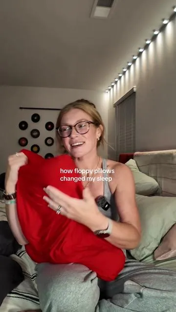 falling asleep used to be really hard for me, but I realized I just needed something extra. Red pillow Brand: Claire de lune Break up pillow