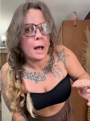 my timing is always so off. 😭 …..I should’ve checked and waited. If you’re lucky enough to see it still on sale I would RUN because finally a strapless bra that doesn’t make us look frumpy and is actually so comfy without having to constantly adjust it.  #straplessbra #oeak #DealsForYouDays @OEAK_Hannah 