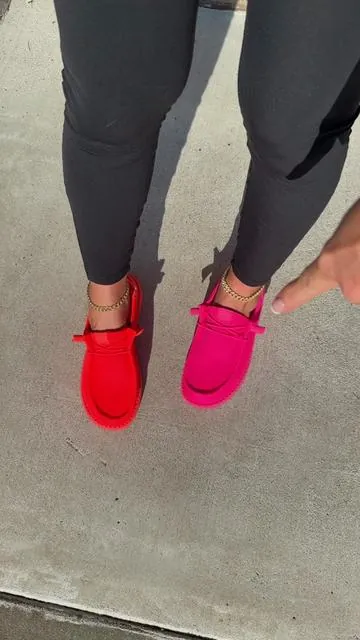 #pinkshoes #heydudes #dealsforyoudays 