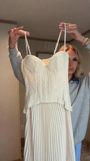 The perfect dress for a bride to be🦢💍  #2026bride #bridesoftiktok #youngwife #fyp #summer 