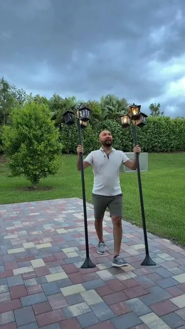 These Solar Post Lights super easy to install and comes with hardware set #solarpostlight #solarlights #postlight #dealsforyoudays #ledlight 