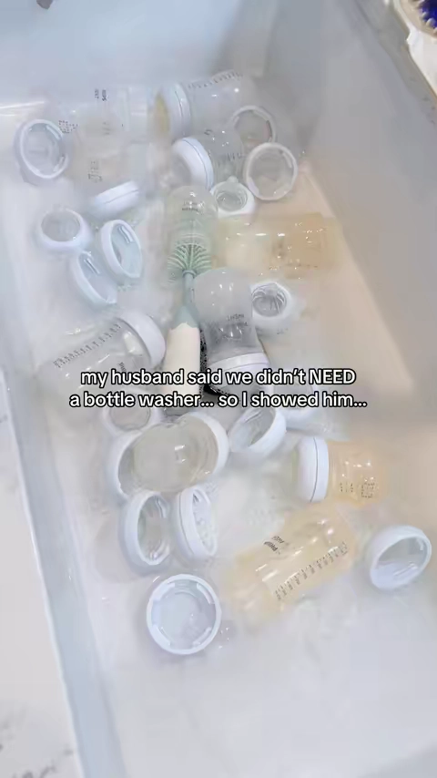 The newborn days go by fast enough. I’d rather spend those extra minutes holding my baby than standing at the sink washing bottles 🤍 #BottleWasher #NewbornEssentials #BabyMustHaves #summerwins #tiktokshopdealsforyou @Momcozy US 
