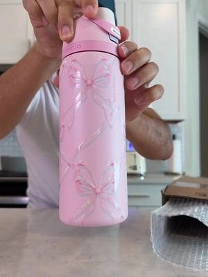 Owala Special Edition is back for pink 😍 #owalawaterbottle #waterbottle #drinkmore #dealsforyoudays #owala @Owala 