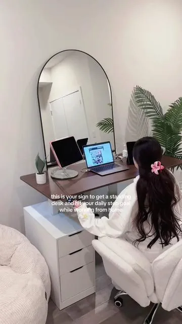 the mirror behind my desk might be my favorite addition to this space🤍✨ @Sedeta Furniture Shop @SEDETA #homeofficedecor #standingdesk #desk #homeoffice #walkingpad 