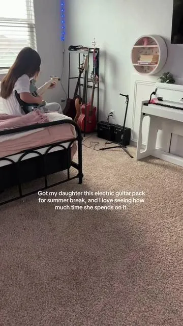 Proud of her for sticking with it and learning something new every day🎸👏🏻💯 #guitartok #wavetoearth #tiktokshop #prouddad #fyp @wave to earth @Adriana Lopez 