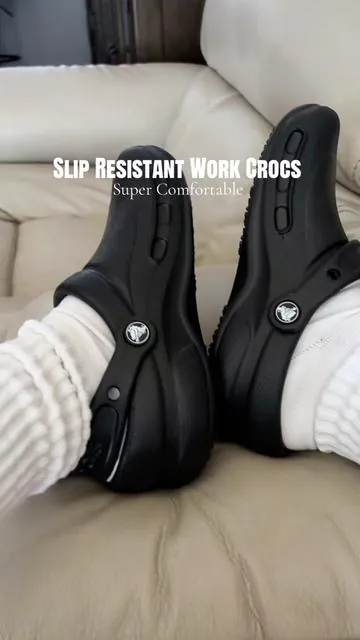 Comfy!! A must have for work 🙋🏻‍♀️ #crocs 