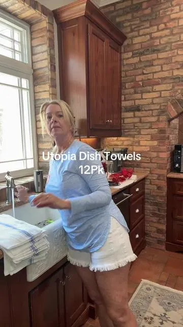 Absorbent dish towels with a modern stripe #kitchenrefresh #dealsforyoudays #tiktokshopcreatorpicks #absorbentdishtowels #kitchenfinds 