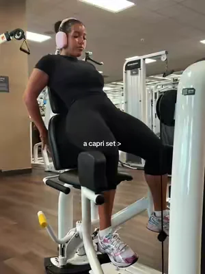 that is NOT see thru by the way! 10/10 #capris #capri #dealsforyoudays #summerwins #tiktokshopcreatorpicks 