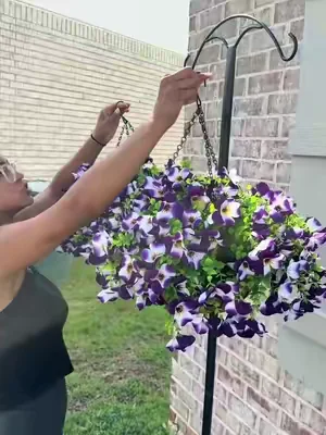This is perfect they don’t fade, comes with everything and you don’t need to water them!? #artificialplants #fakeplants #fakeflowers #dealsforyoudays #summerwins 