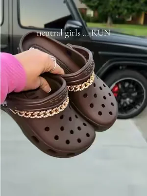 #crocs #crocssuperbrandday #dealsforyoudays #clogs #neutralaesthetic 