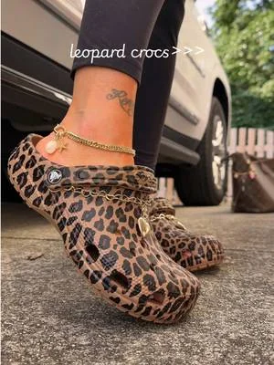someone crocs look 10x better in leopard 🐆 #crocs #leopardshoes #classicclogs #crocssuperbrandday #womenscrocs 