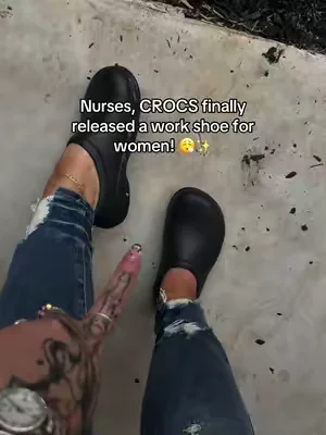 Crocs new on the clock work shoes. Slip resistant clogs for women @Crocs ✨🖤