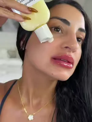 Está es la cremita todo en uno que vas a usar diariamente!! @ongredients US  #ongredients #skinbarriercalminglotionex  #makeupprep #DealsForYouDays #grwm 