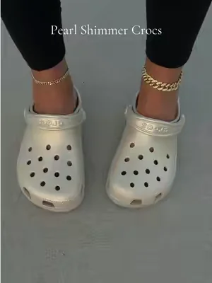 #crocs #shimmer #crocssuperbrandday #dealsforyoudays #clogs 