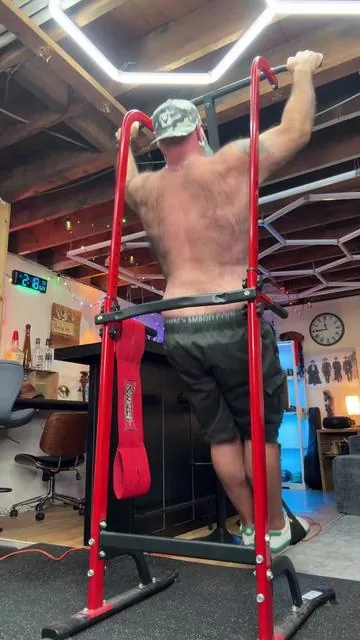#summervibes #dealsforyoudays #pullups #pullupchallenge #workout 