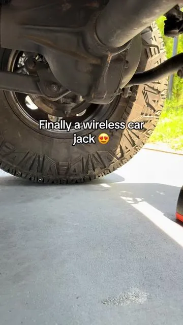 Love this Vevor wireless car jack #fyp #car #electriccarjack #roadsideassitance #dealsforyoudays 