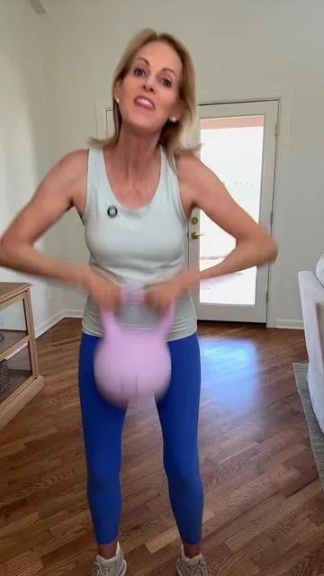 No gym membership- no worries. A Kettlebell workout is one of the best ways to get in shape. The soft Kettlebell is a game changer! @tezevia-us #kettlebell #softkettlebell #homegymequipment #workoutfromhome #fitover50 