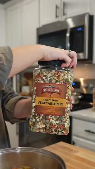Make homemade meals easier with this freeze-dried vegetable mix! 🥕🌽🥬 Just scoop, add, and cook. Perfect for soups, stews, ramen, casseroles, and more when you want great flavor without all the prep work.#VegetableMix #PantryEssentials #EasyMealPrep #CookingHacks #TikTokMadeMeBuyIt 