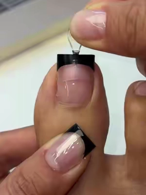 Love this cozy toe vibe? Just wait— the ultimate foot comfort magic is coming!🔮💘HL #pedicure #naildesigns #nailsoftheday #diynails #chromenails 