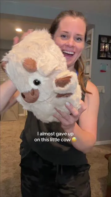 everyone in my house was taking turns to see if they could get it to run. Spoiler alert, my kids figured it out the fastest. 😄 #runningcow #runningcowplush #stuffedanimal #highlandcowstuffedanimal #highlandcow 